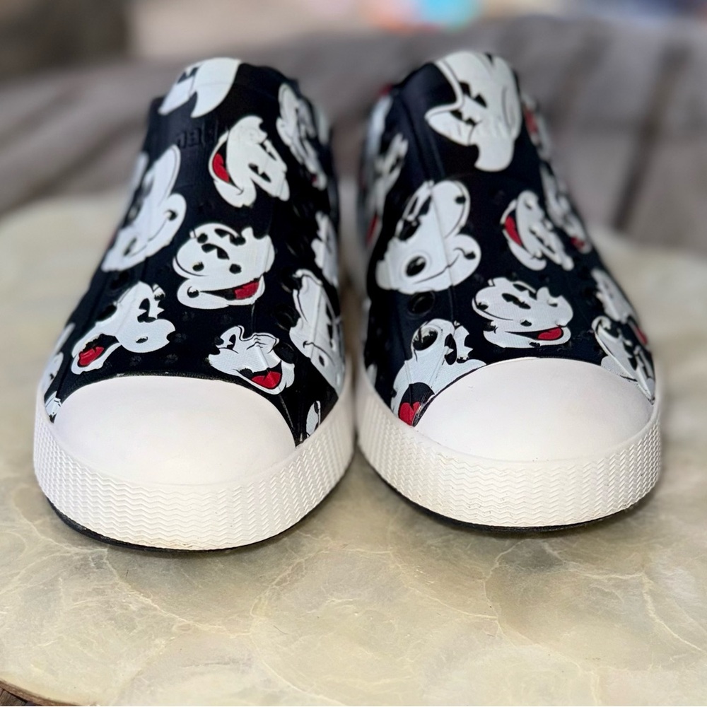 Like New Kids Disney Native Slip on All Over Mickey Mouse Print Shoes! - Picture 5 of 7